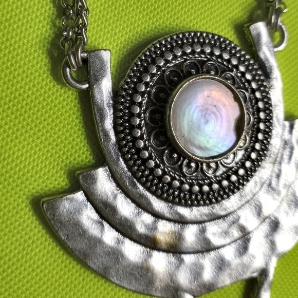 Silvertone abalone large pendant necklace lucky brand - Picture 5 of 7